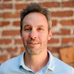 Alex Shartsis headshot